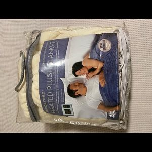 Used twice, Queen sized, dual control heating blanket